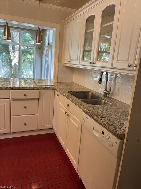 VALENCIA COURT - Residential