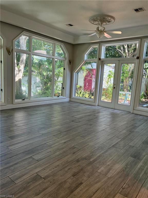 VALENCIA COURT - Residential