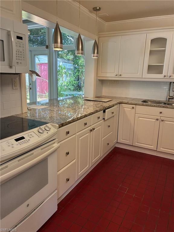 VALENCIA COURT - Residential