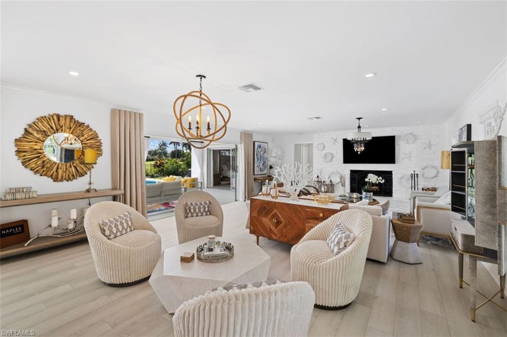 MOORINGS - Residential Lease