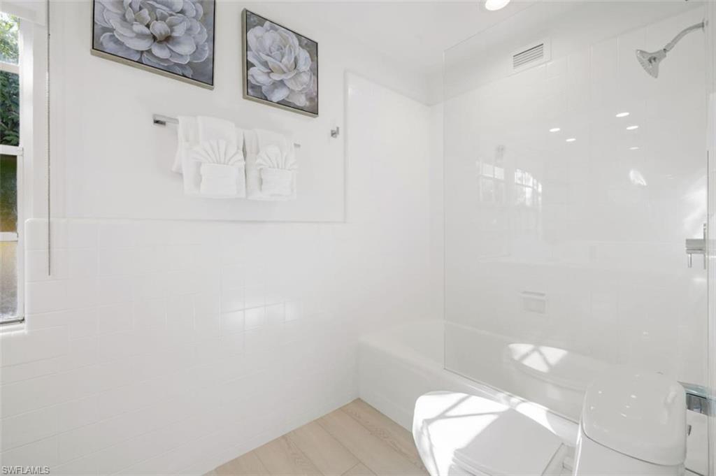 MOORINGS - Residential Lease