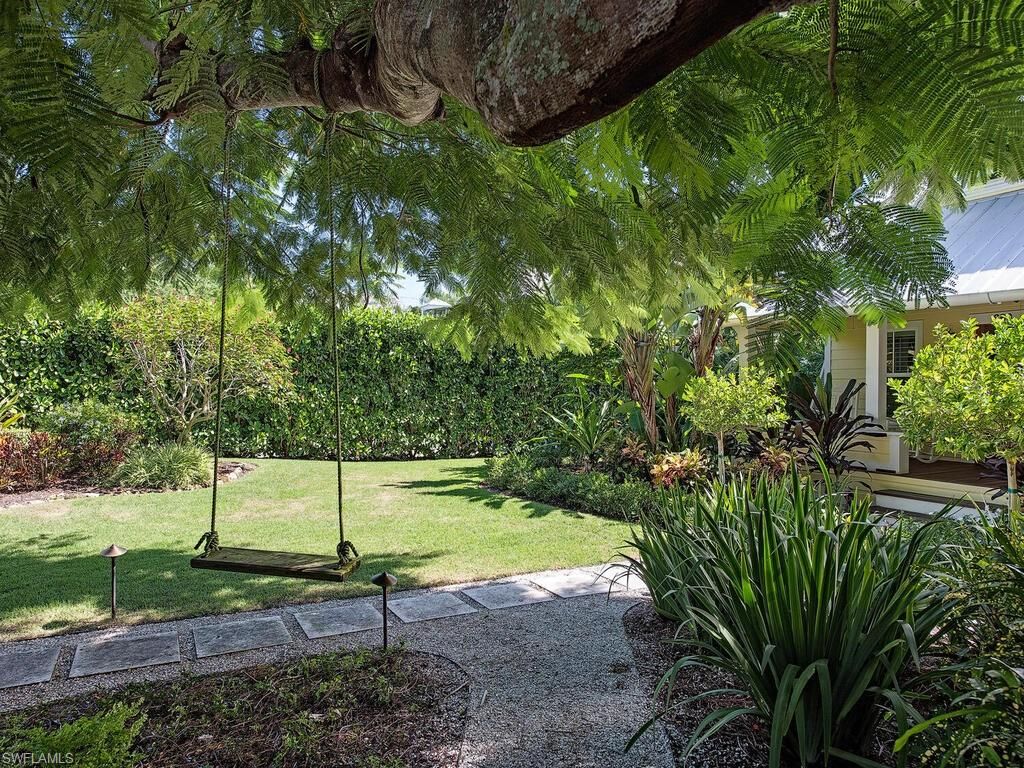 Photo of 680 8th AVE S, NAPLES, FL 34102 (MLS # 226000549)