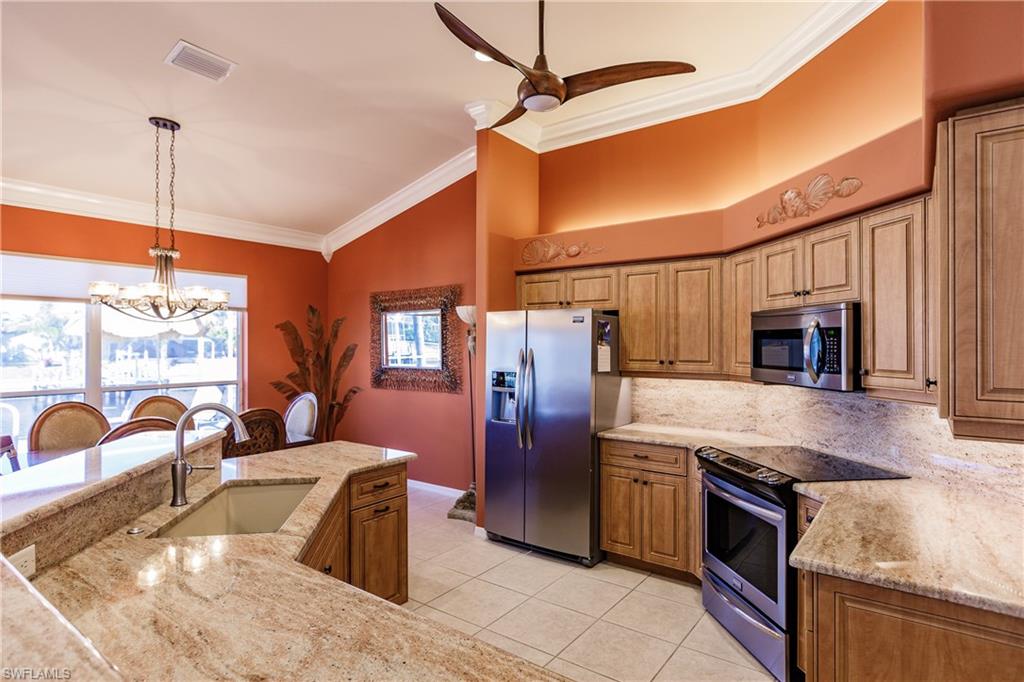 FOUR MILE COVE - Residential