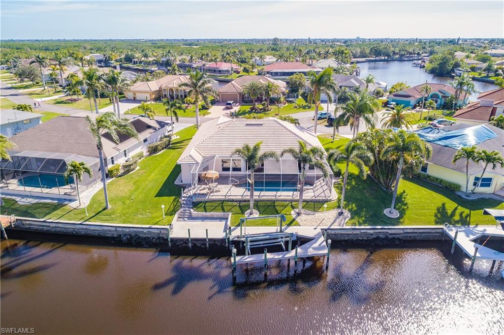 FOUR MILE COVE - Residential