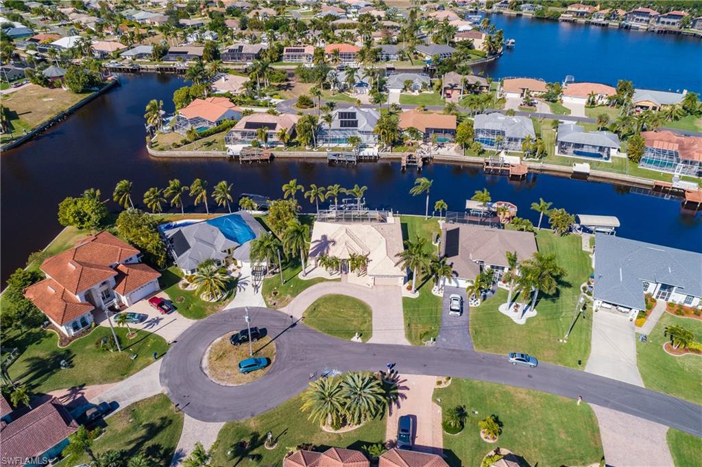 FOUR MILE COVE - Residential