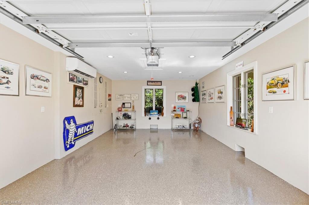 MOORINGS - Residential