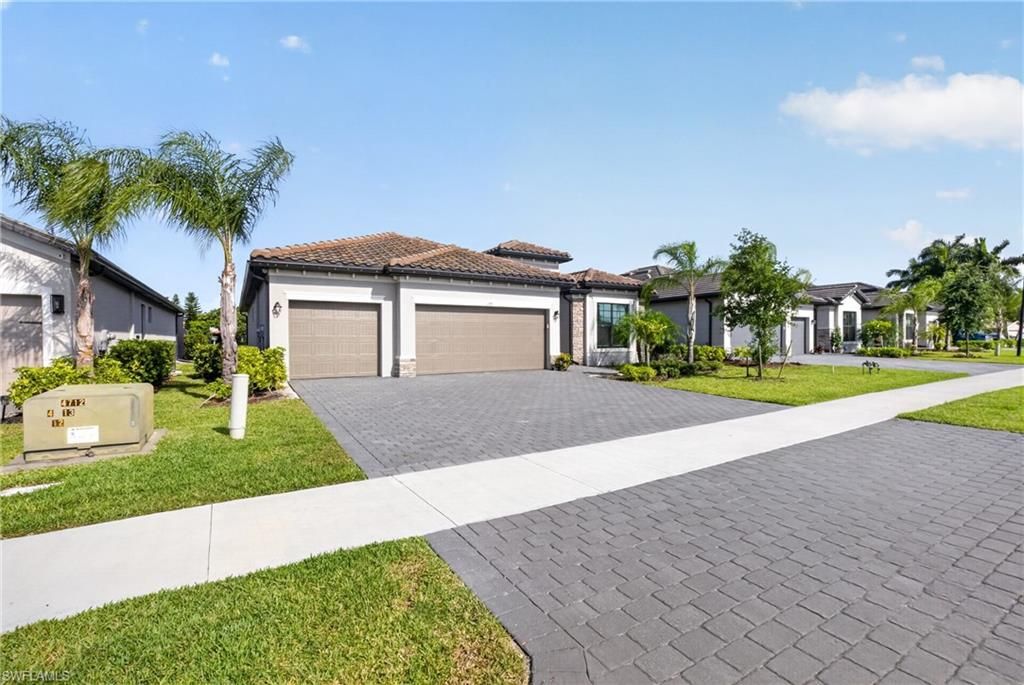 Photo of 1388 Birdie DR, NAPLES, FL 34120 (MLS # 226019616)