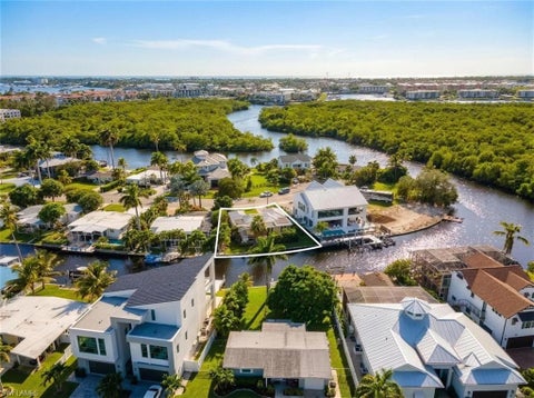 Photo of 1765 Harbor LN, NAPLES, FL 34104 (MLS # 226033962)