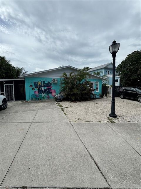 3048 Lunar ST NAPLES FL 34112