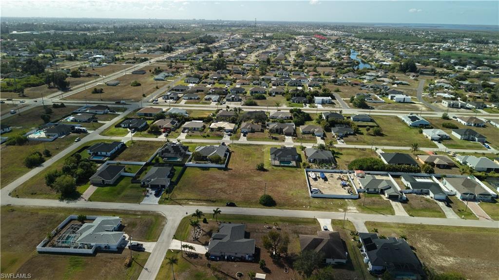 CAPE CORAL - Land