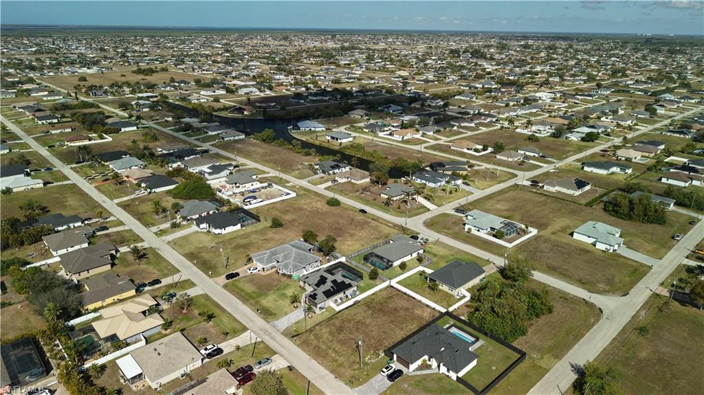 CAPE CORAL - Land
