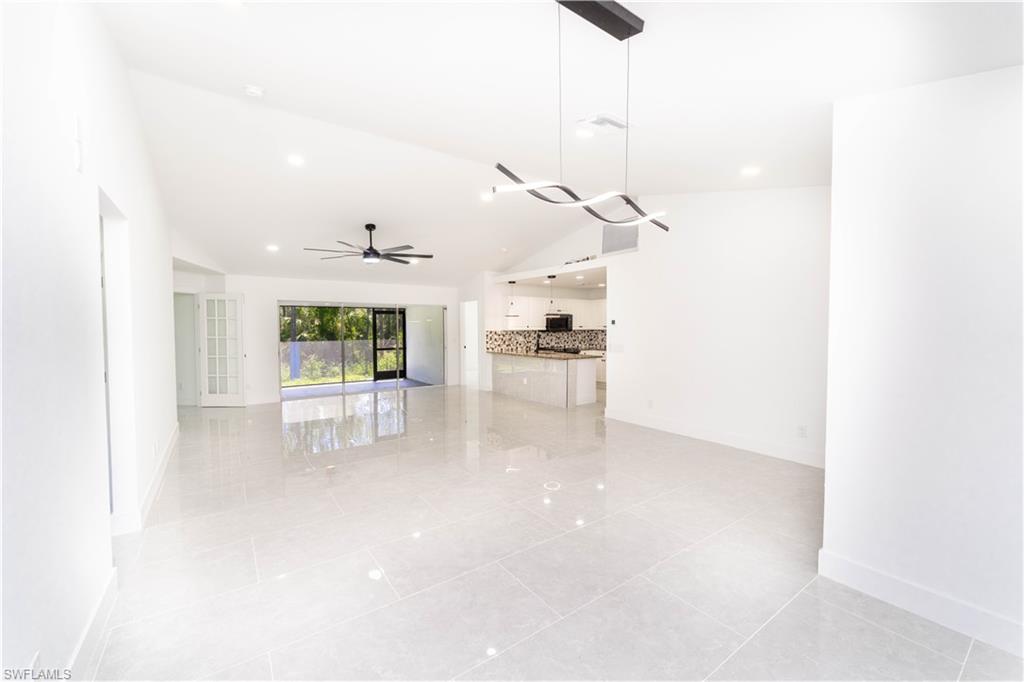 MIRROR LAKES - Residential