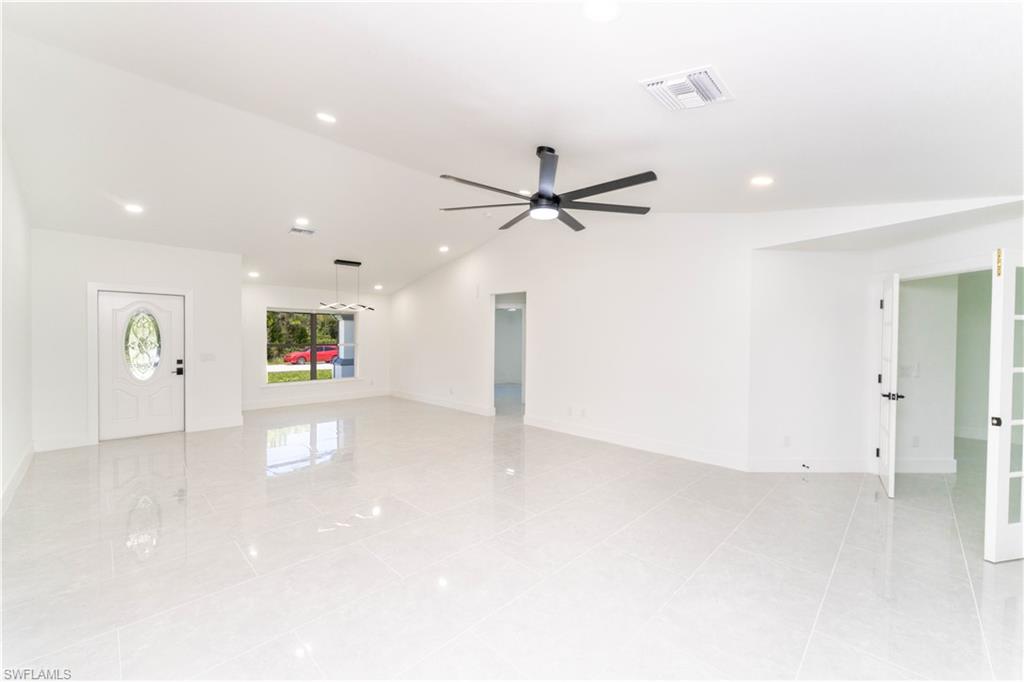 MIRROR LAKES - Residential