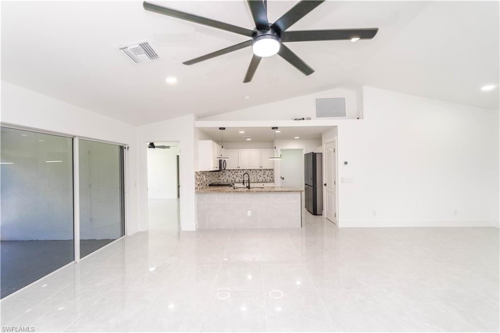 MIRROR LAKES - Residential