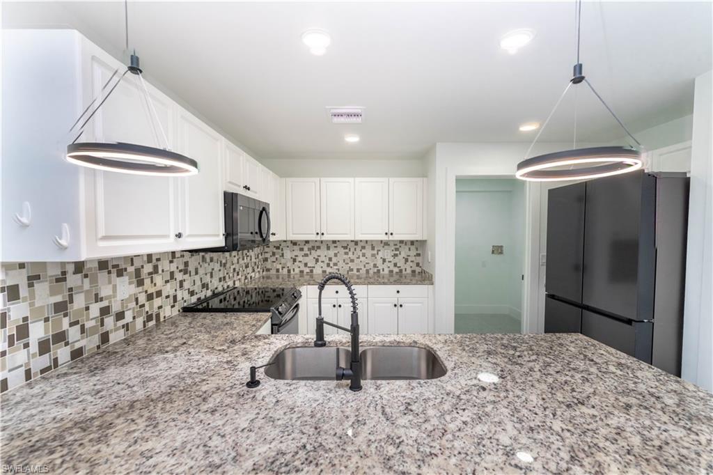 MIRROR LAKES - Residential