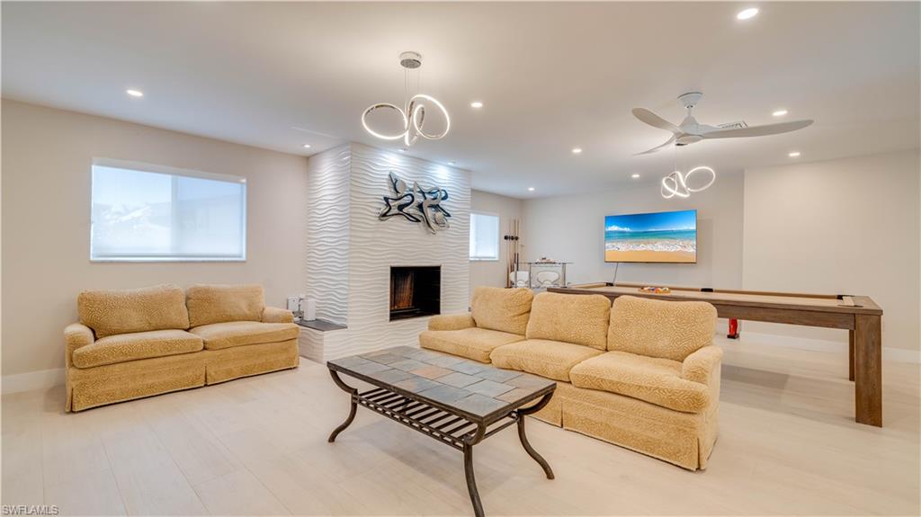 YACHT CLUB - Residential