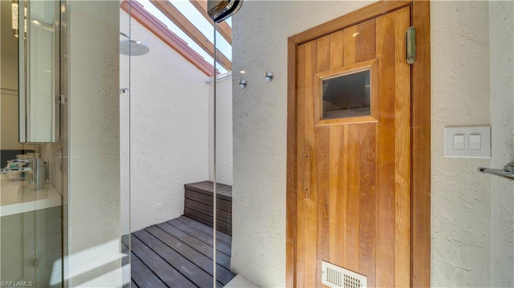 YACHT CLUB - Residential