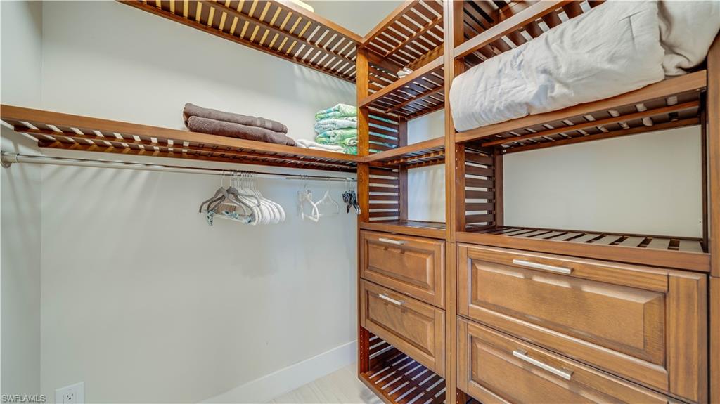 YACHT CLUB - Residential