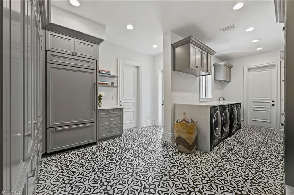 BAY COLONY SHORES - Residential