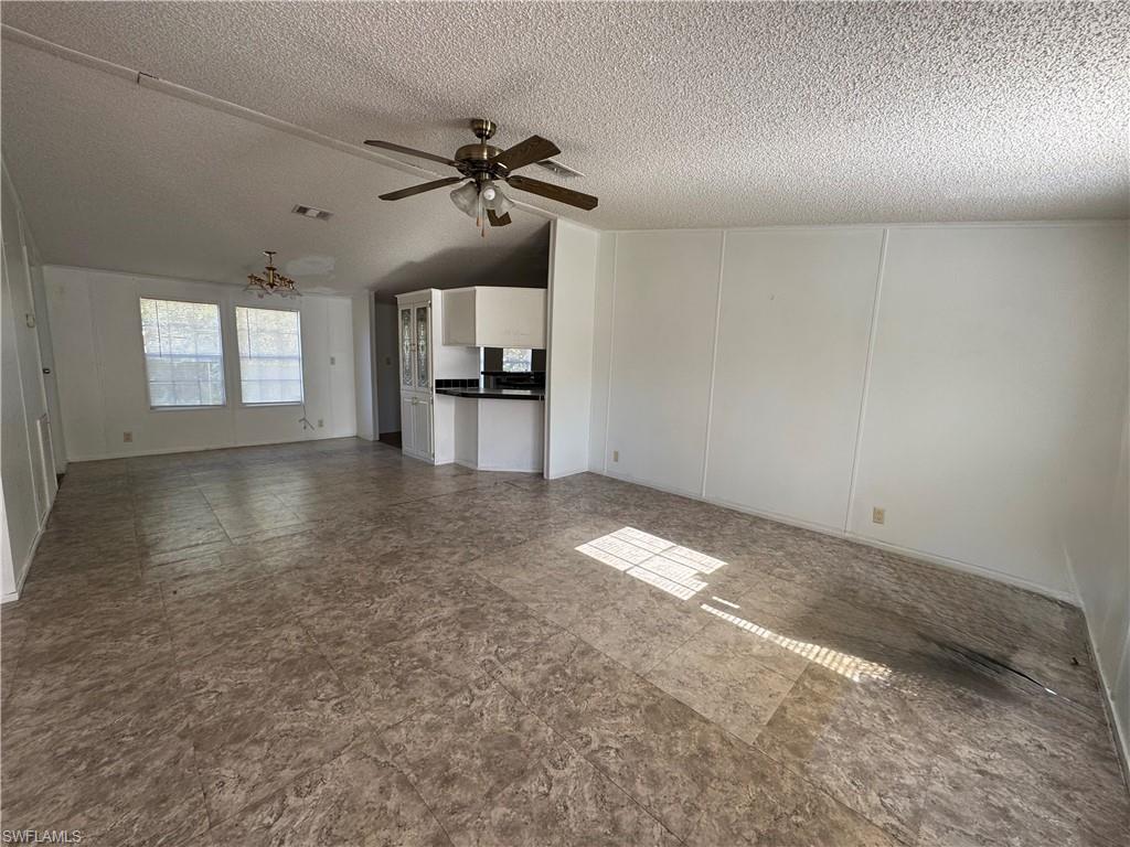 HORSESHOE ACRES - Residential