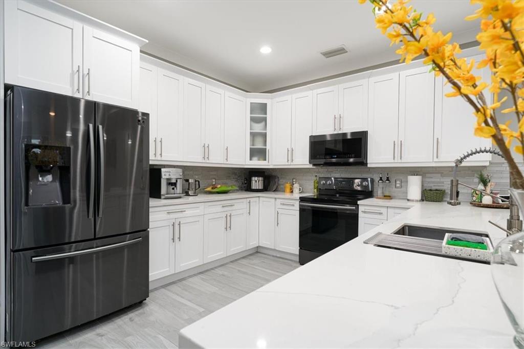 GOLDEN GATE ESTATES - Residential