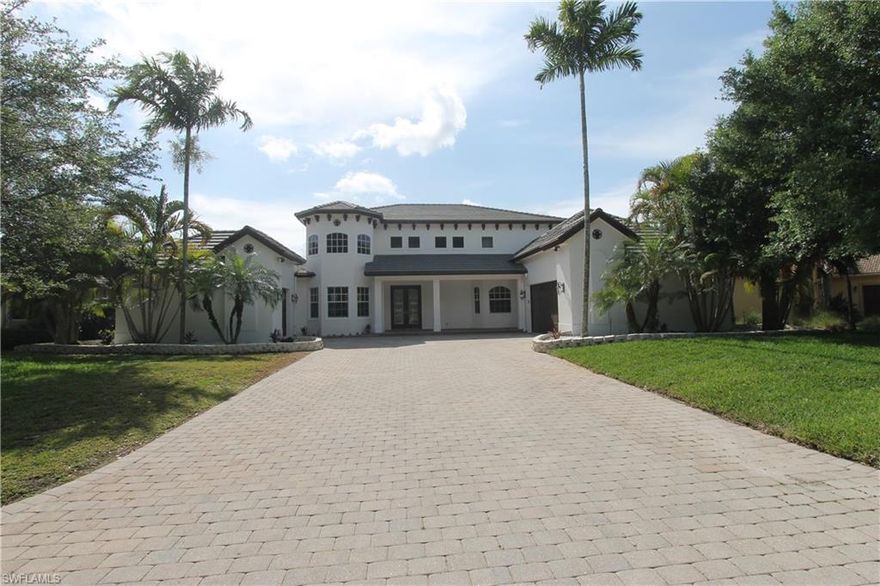 PRICE REDUCED TO SELL!!! This amazing estate home will impress you from the moment you pull up the driveway.  With almost 4,000 square feet under air, this home has a light and bright functional floor plan.  From floor to ceiling viewing windows in the formal dining room, to a brand new kitchen with granite counters, new tile flooring, new custom wood cabinets, and new Samsung stainless steel appliances, this home has it all!  Wilshire Lakes is situated in one of the most desired school districts, this family oriented community offers quite a selection of options. With its many lakes and preserve, Wilshire Lakes offers estate homes, detached villas, and coach homes in Wilshire Pines and Fieldstone Village. With meticulous landscaping, this this deed-restricted community offers amenities such as a clubhouse with its fitness center, pool, and 2 tennis courts.  Call today to schedule a personal showing!