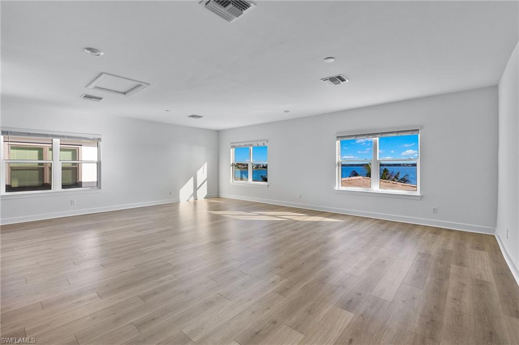 ESPLANADE LAKE CLUB - Residential