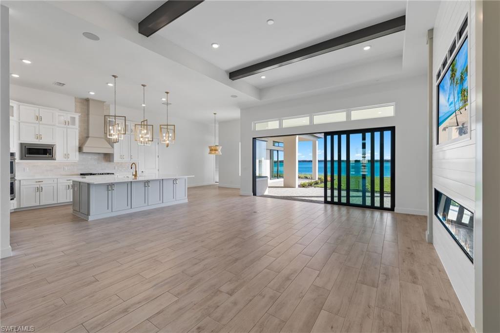 ESPLANADE LAKE CLUB - Residential