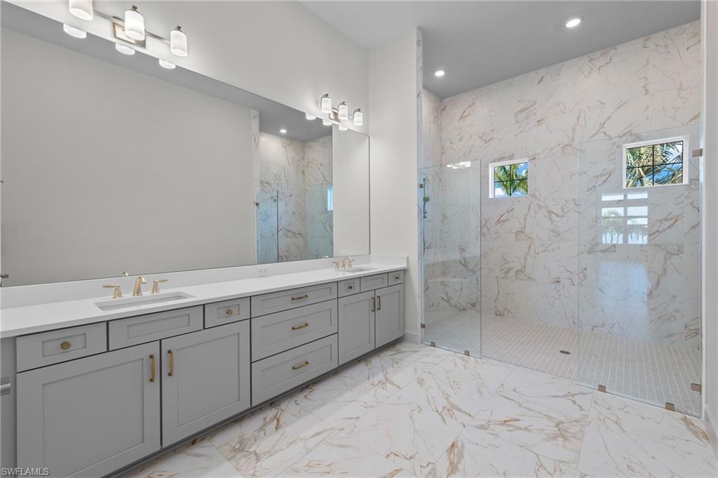 ESPLANADE LAKE CLUB - Residential