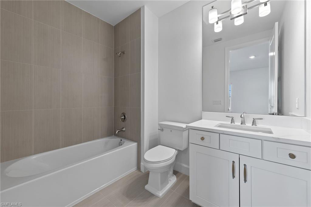 ESPLANADE LAKE CLUB - Residential