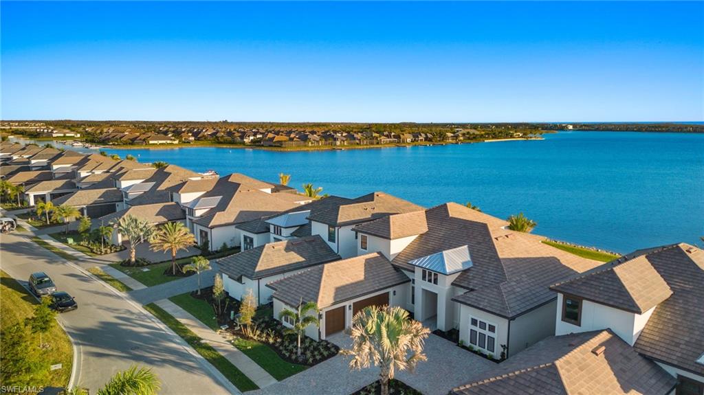 ESPLANADE LAKE CLUB - Residential