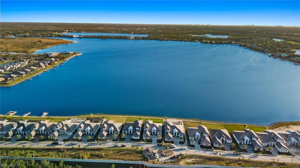 ESPLANADE LAKE CLUB - Residential