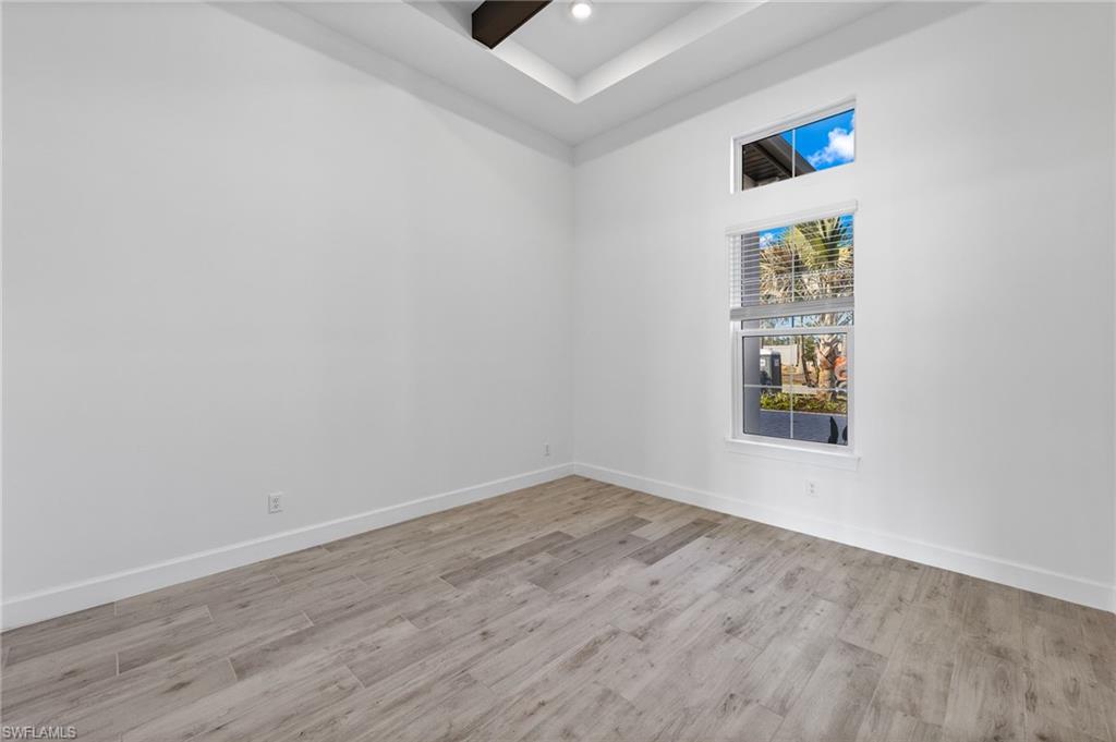 ESPLANADE LAKE CLUB - Residential