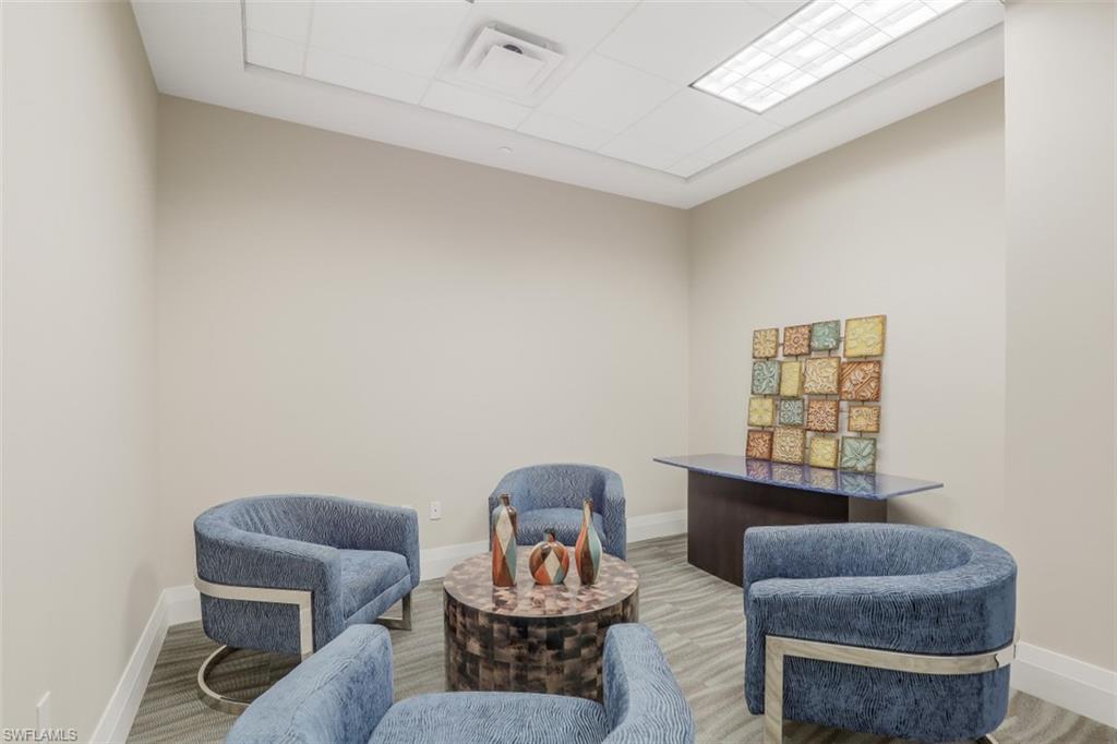 NAPLES SQUARE - Residential