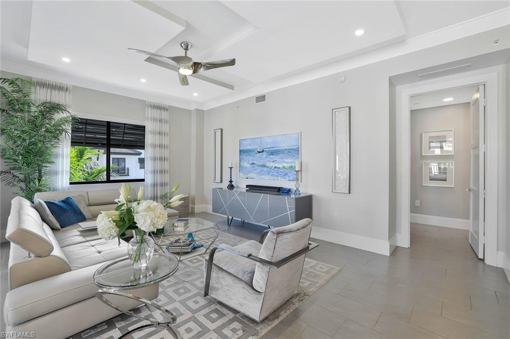 NAPLES SQUARE - Residential