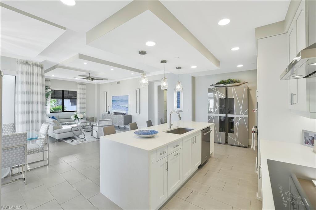 NAPLES SQUARE - Residential