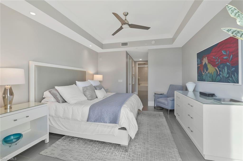 NAPLES SQUARE - Residential