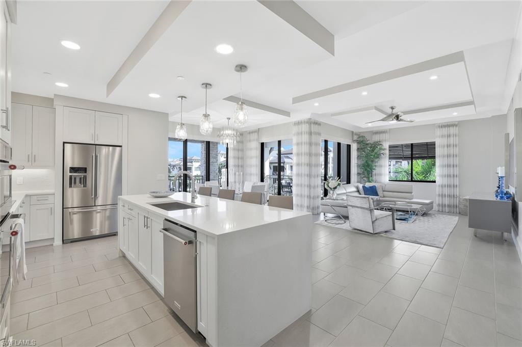 NAPLES SQUARE - Residential