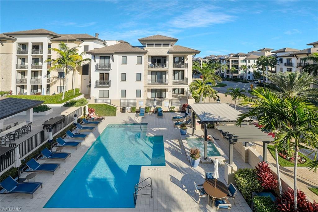 NAPLES SQUARE - Residential