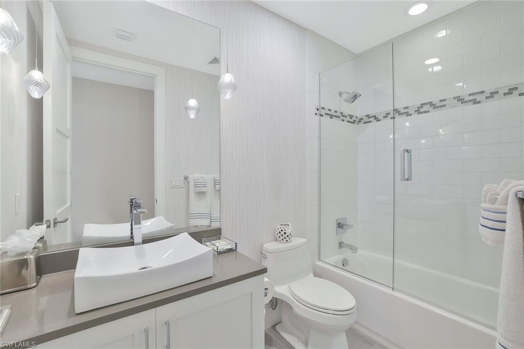 NAPLES SQUARE - Residential