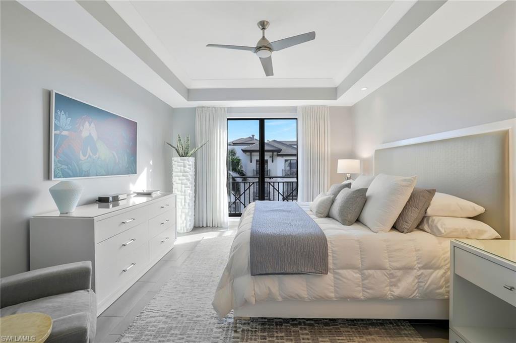 NAPLES SQUARE - Residential