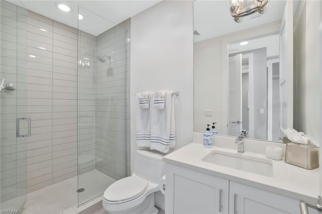 NAPLES SQUARE - Residential