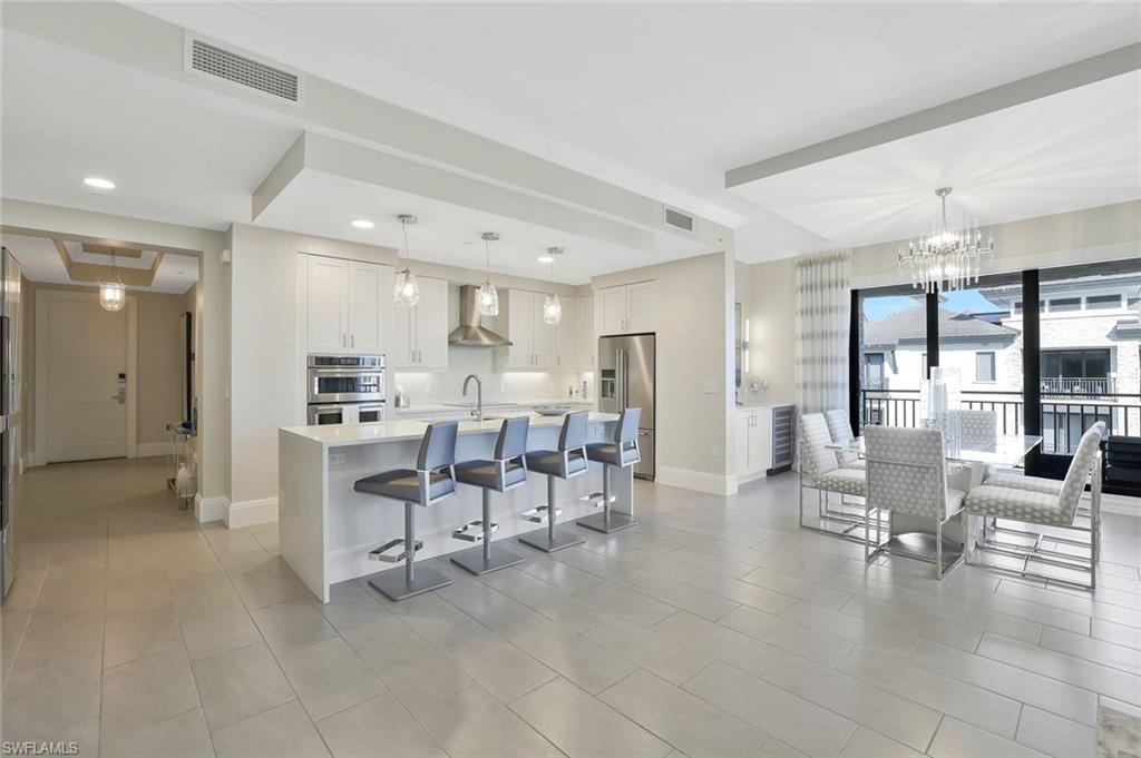 NAPLES SQUARE - Residential