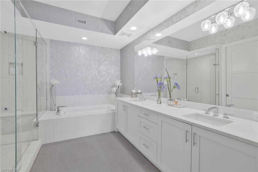 NAPLES SQUARE - Residential