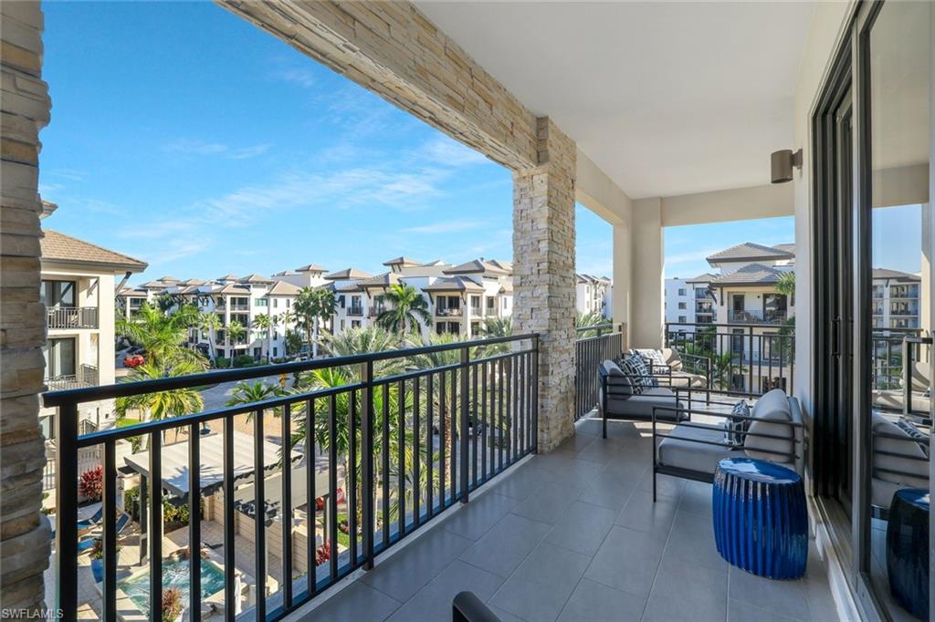 NAPLES SQUARE - Residential