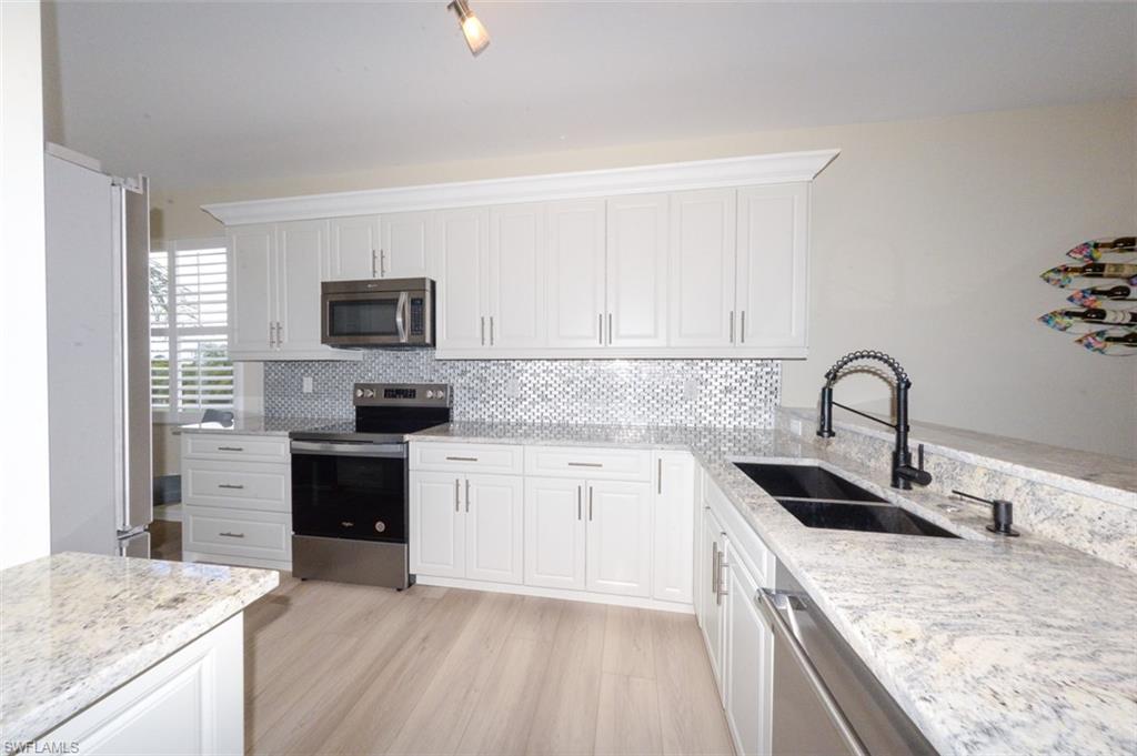 LAKESIDE GREEN - Residential