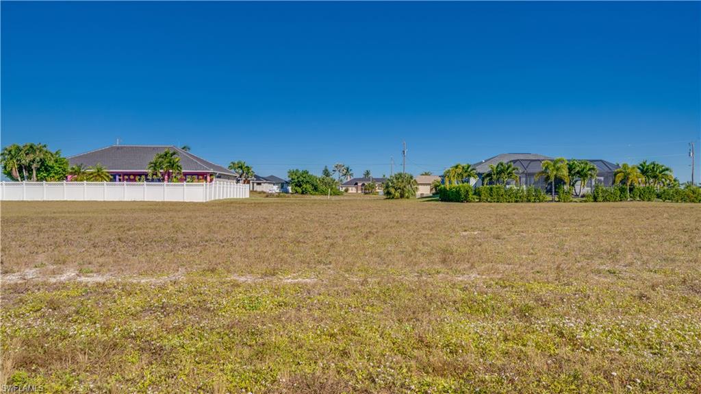 CAPE CORAL - Land