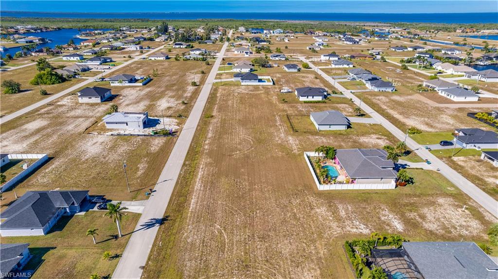 CAPE CORAL - Land