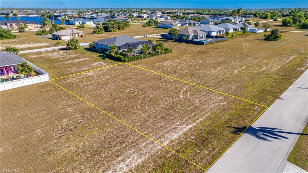 CAPE CORAL - Land