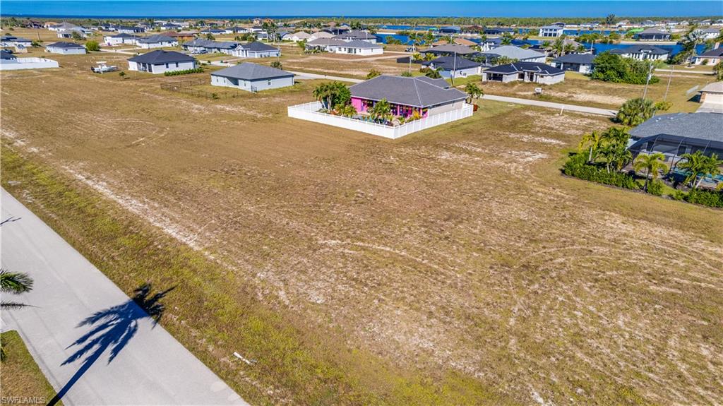 CAPE CORAL - Land